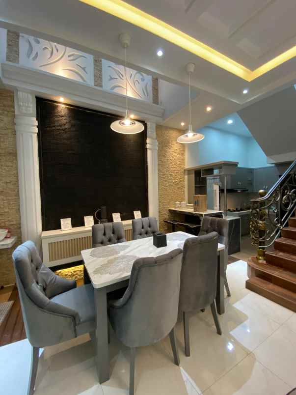 dijual rumah di perumahan cipayung