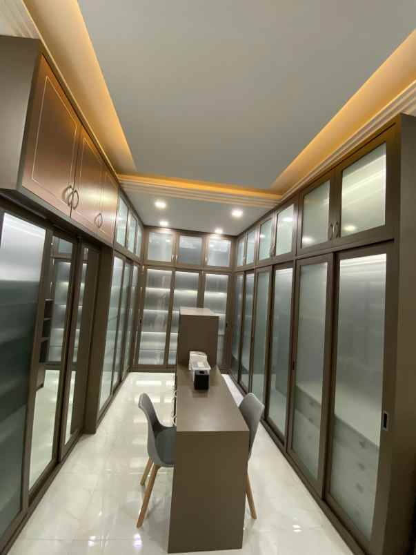 dijual rumah di perumahan cipayung