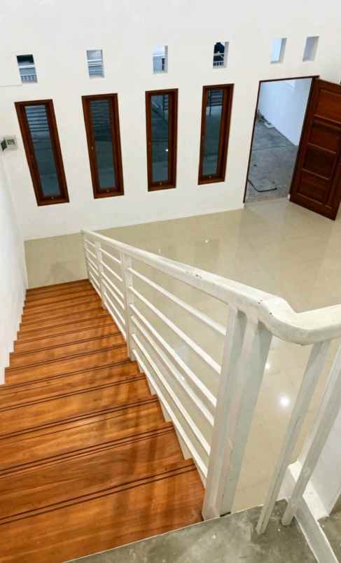 dijual rumah di roro jonggrang manyaran semarang