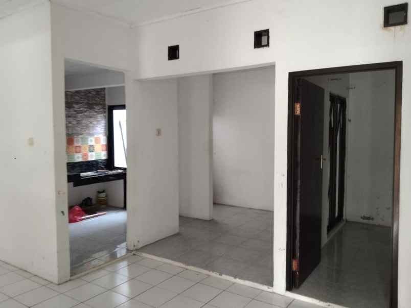 dijual rumah dukuh zamrud