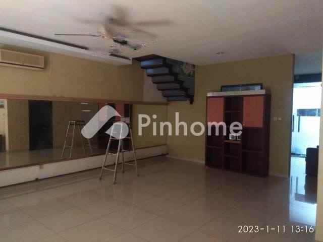 dijual rumah duren sawit