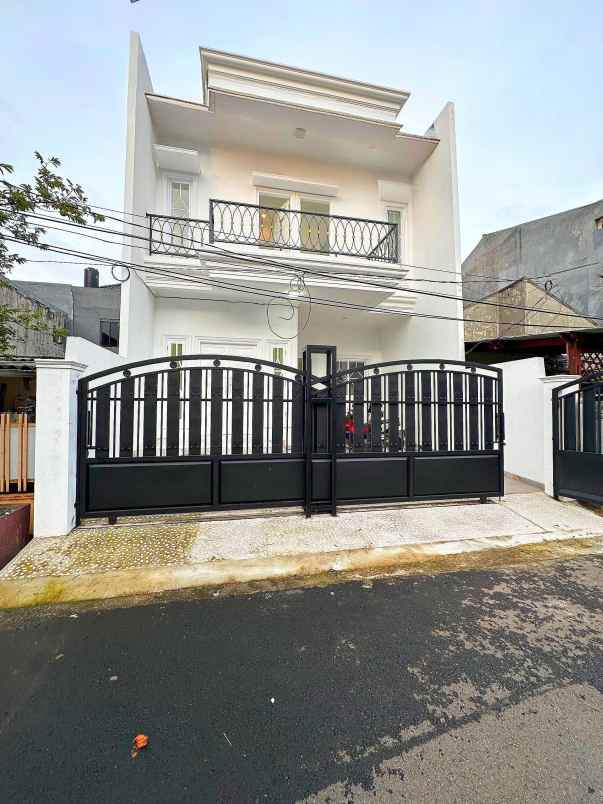 dijual rumah duren sawit