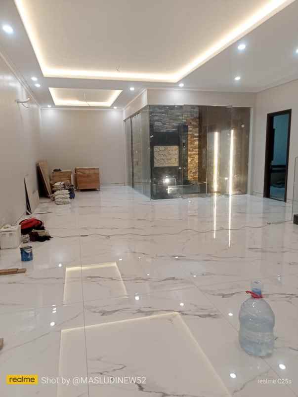 dijual rumah emerald mansion