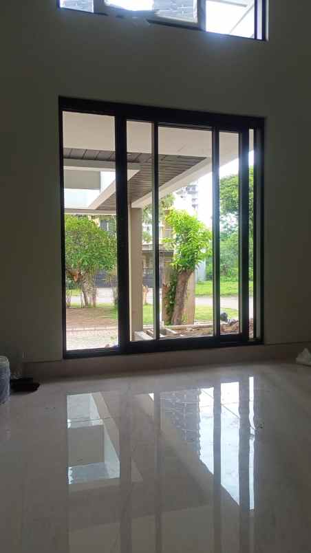 dijual rumah emerald mansion