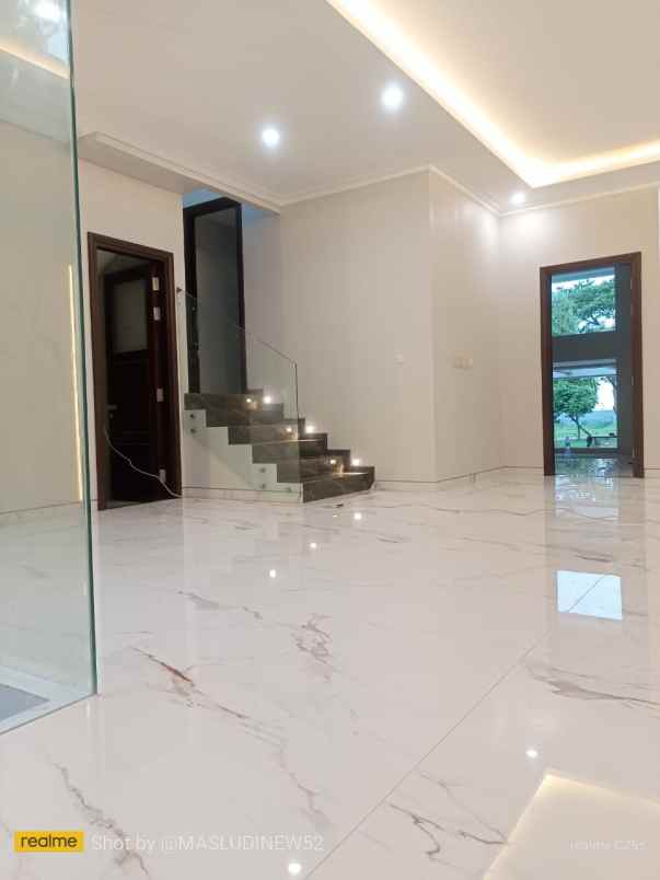 dijual rumah emerald mansion