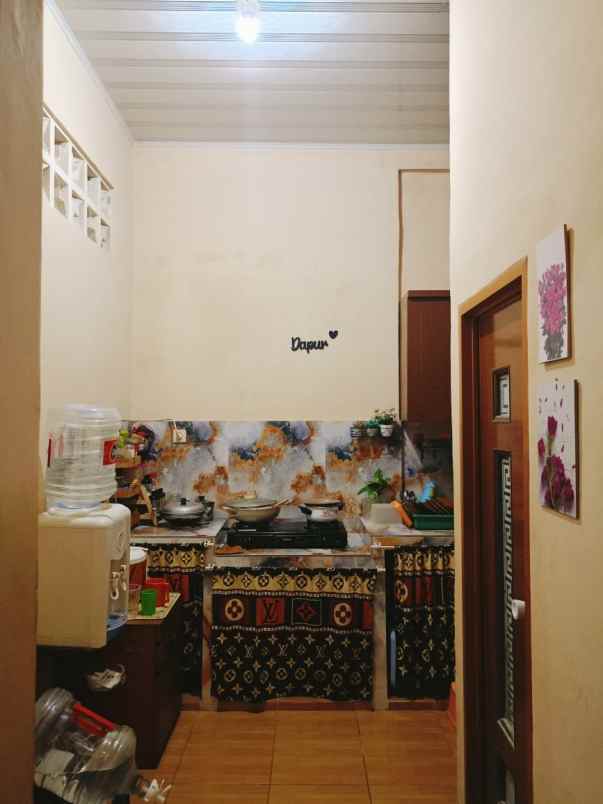 dijual rumah full renovasi taman wisma asri 1