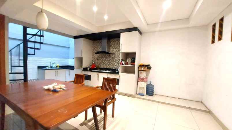 dijual rumah gading griya lestari