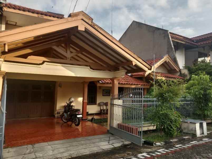 dijual rumah gayung kebonsari