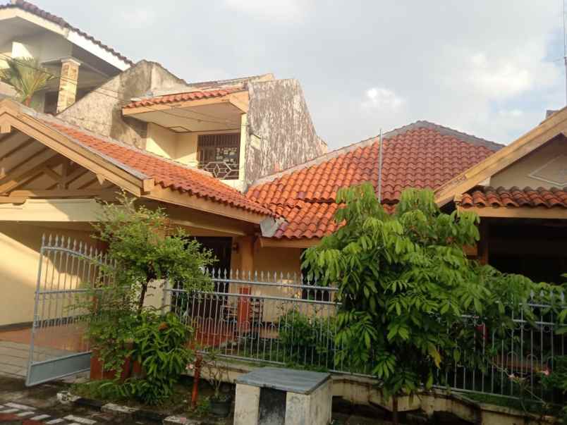 dijual rumah gayung kebonsari