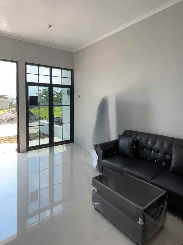 dijual rumah gedawang