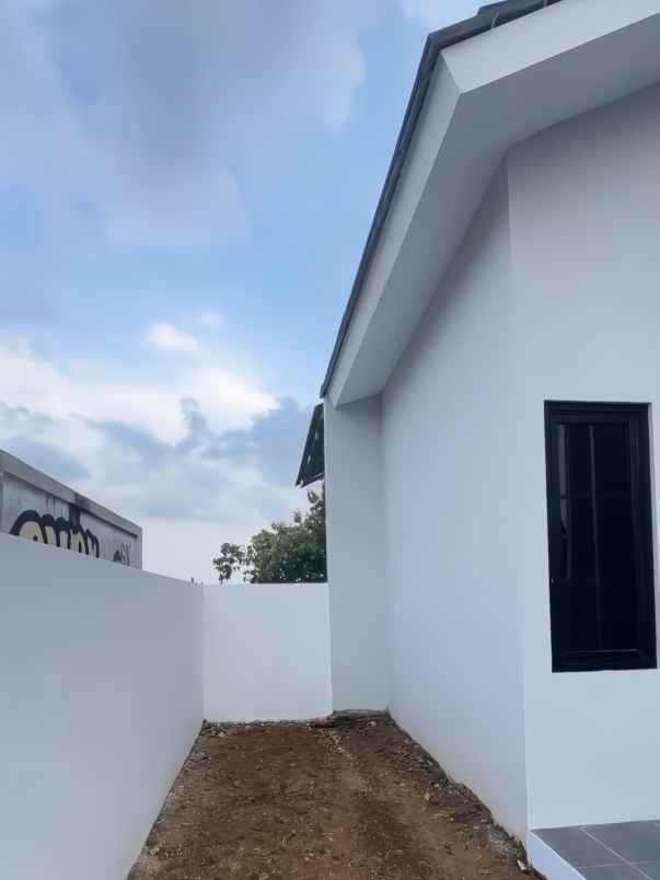 dijual rumah gedawang