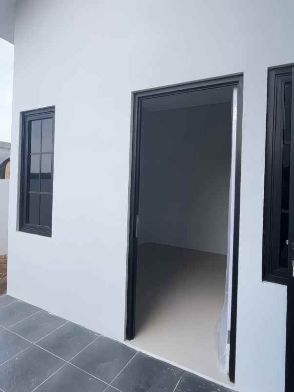 dijual rumah gedawang