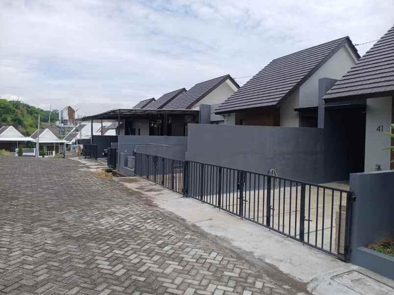 dijual rumah gondoriyo nglaiyan
