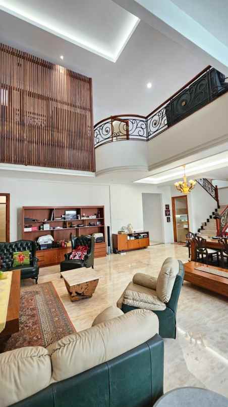 dijual rumah graha famili