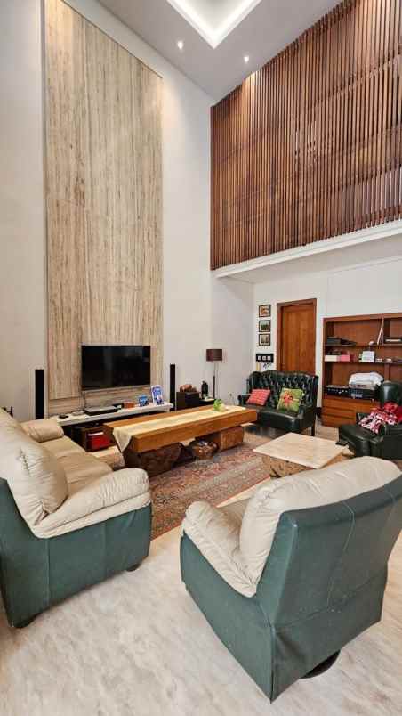 dijual rumah graha famili