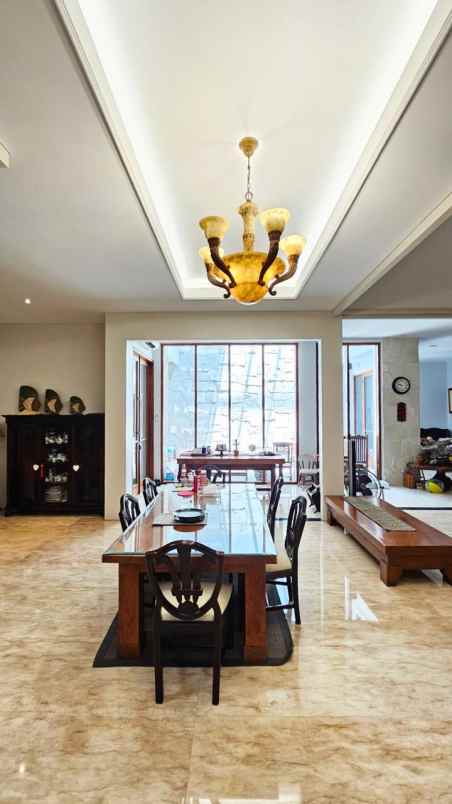 dijual rumah graha famili