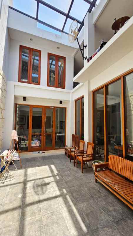 dijual rumah graha famili