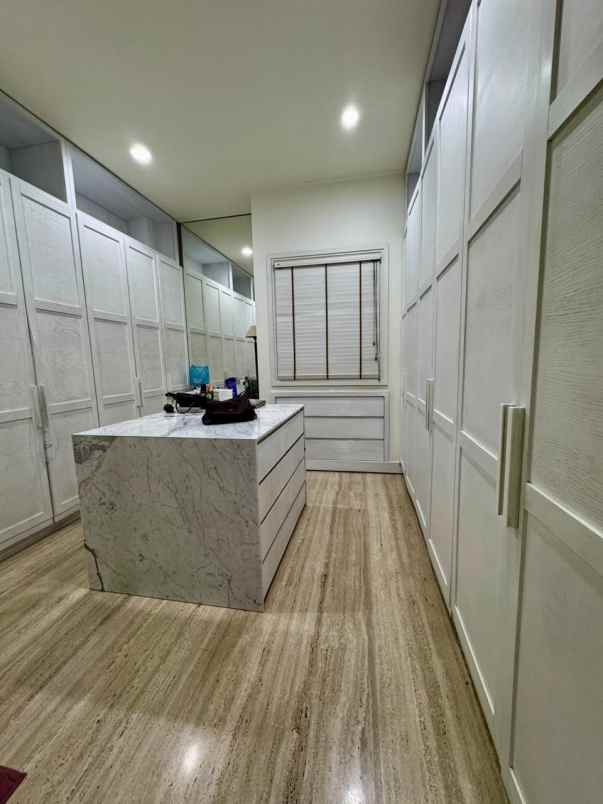 dijual rumah graha famili