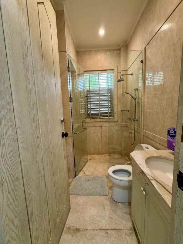 dijual rumah graha famili