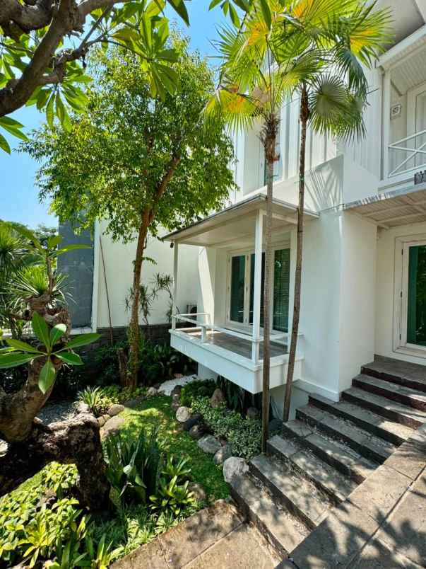 dijual rumah graha famili