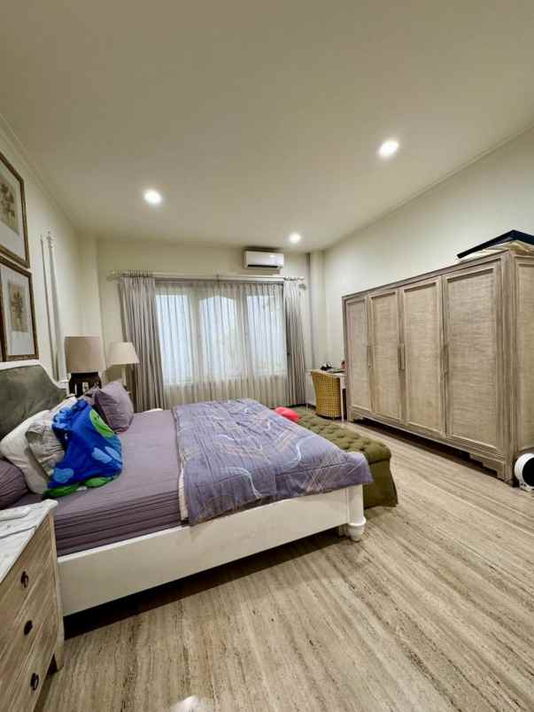 dijual rumah graha famili