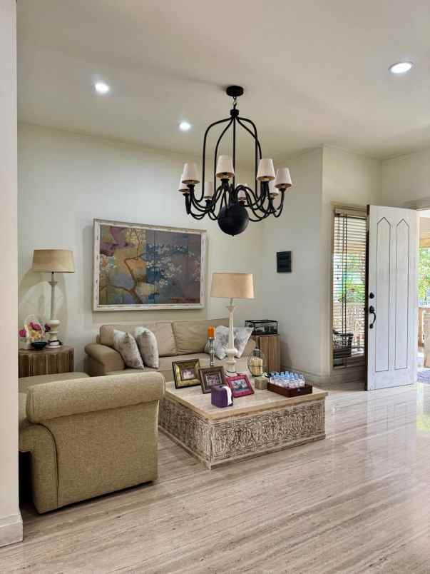 dijual rumah graha famili
