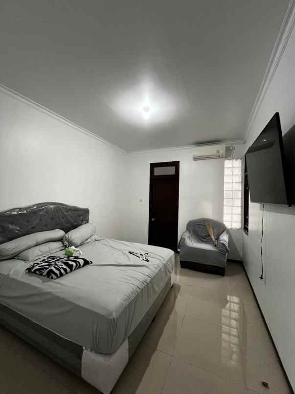 dijual rumah graha famili blok r