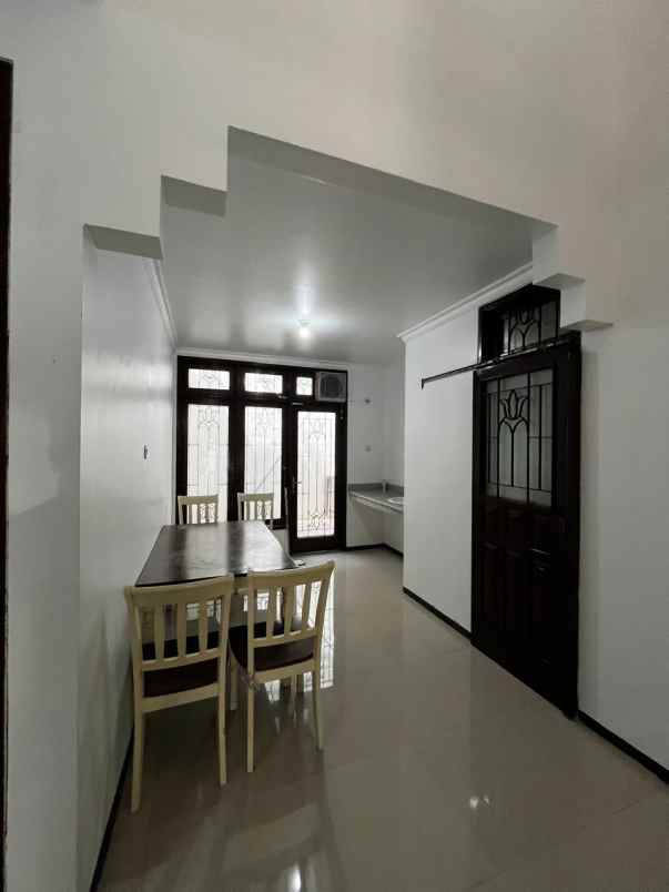 dijual rumah graha famili blok r