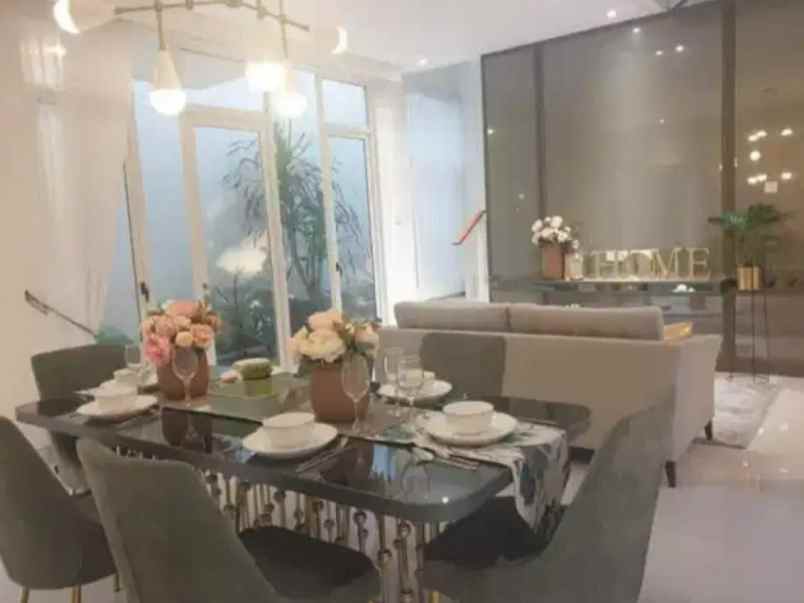 dijual rumah grand island pakuwon city