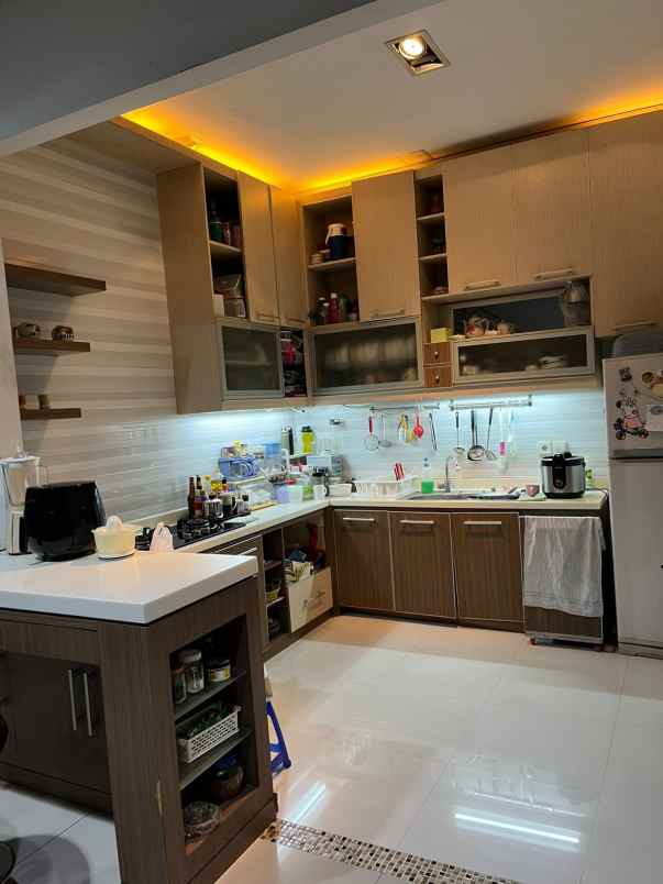 dijual rumah grand orchard kelapa