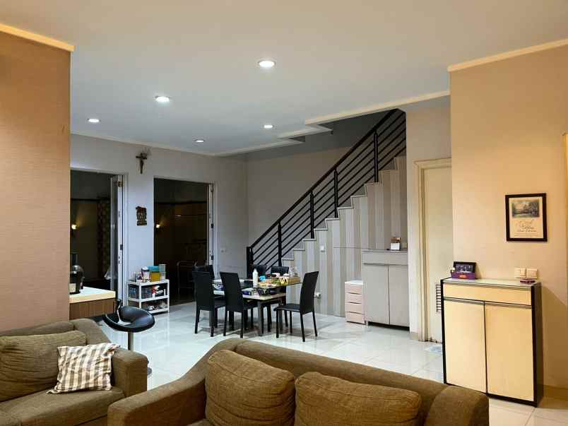 dijual rumah grand orchard kelapa