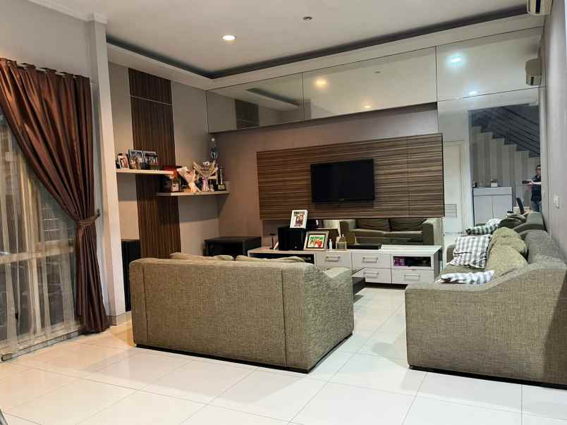 dijual rumah grand orchard kelapa