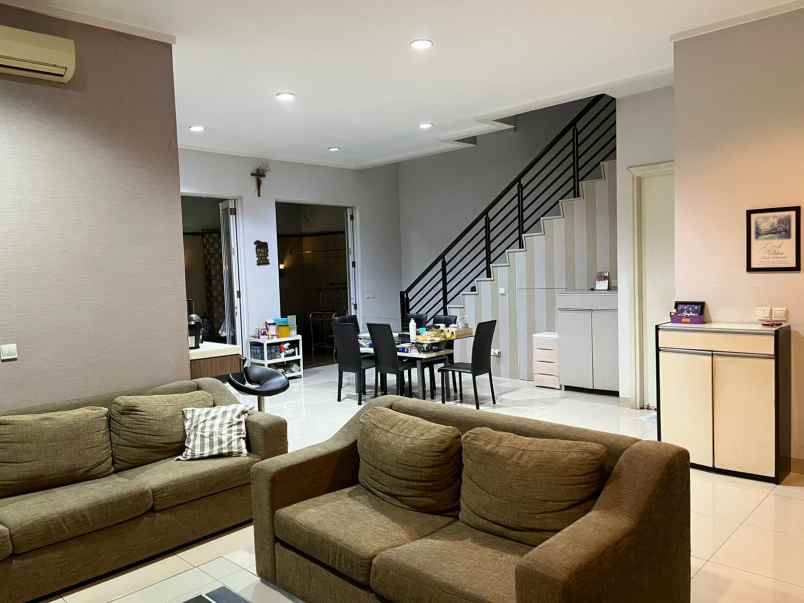 dijual rumah grand orchard kelapa