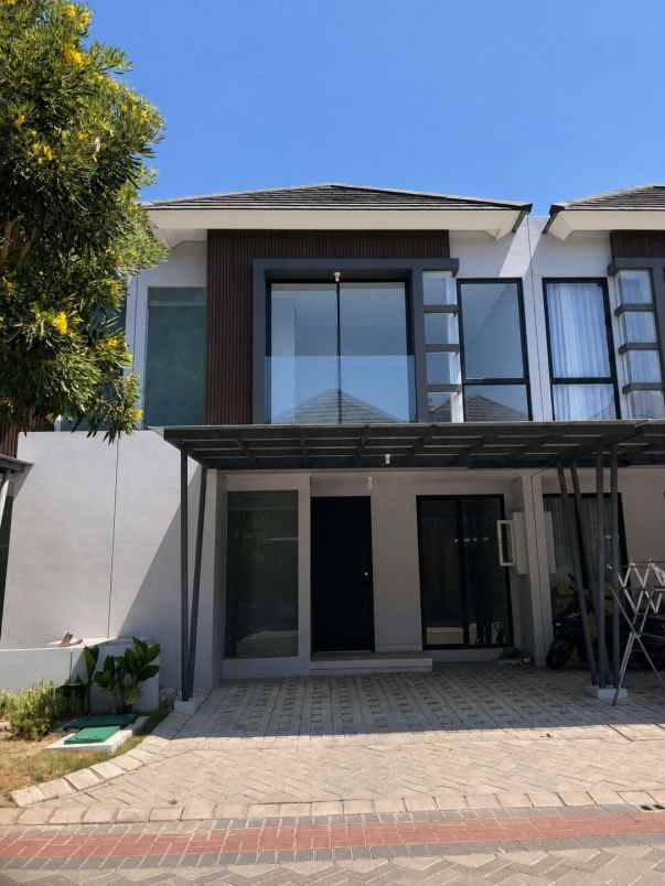 dijual rumah grand pakuwon