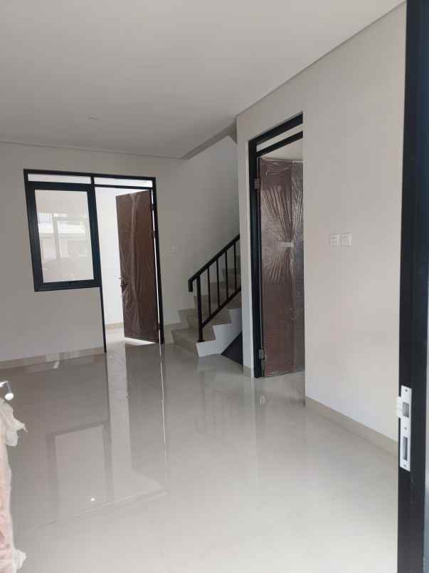dijual rumah grand sharon residence