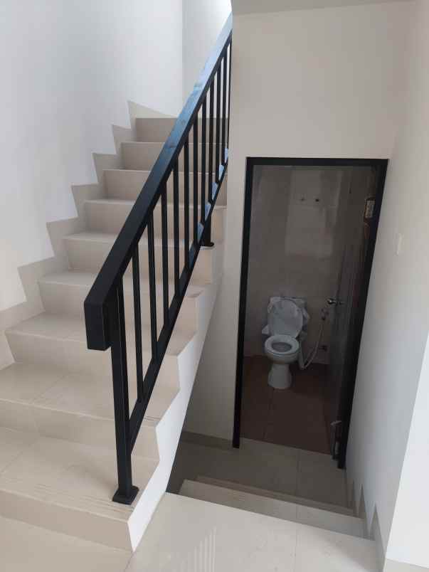 dijual rumah grand sharon residence