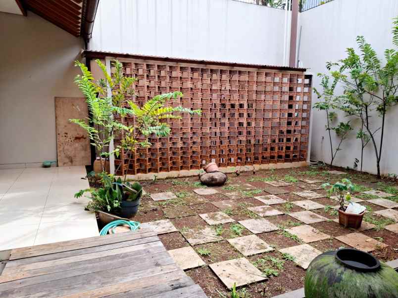 dijual rumah griya loka bsd tangsel