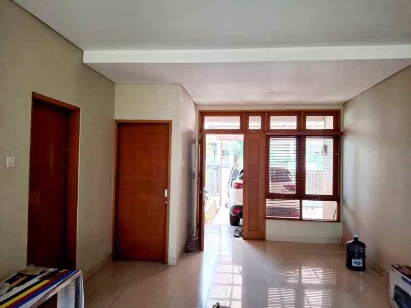 dijual rumah griya loka bsd tangsel