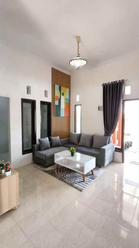 dijual rumah grojogan wirokerten