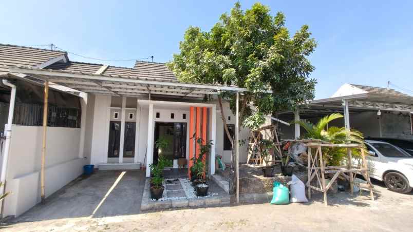 dijual rumah grojogan wirokerten