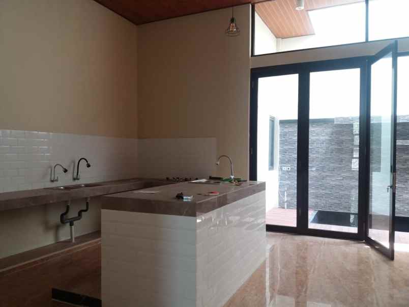 dijual rumah imperial gading sukapura