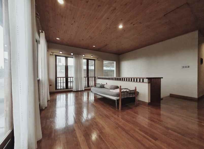 dijual rumah isola kec sukasari kota