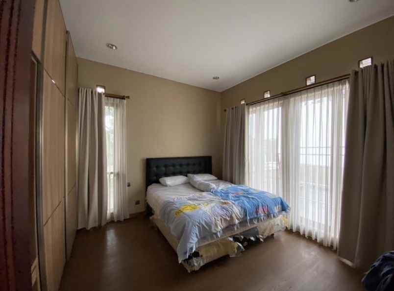 dijual rumah isola kec sukasari kota