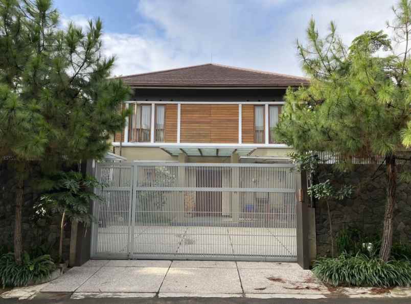 dijual rumah isola kec sukasari kota