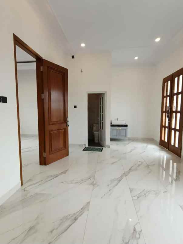 dijual rumah jagakarsa jakarta selatan