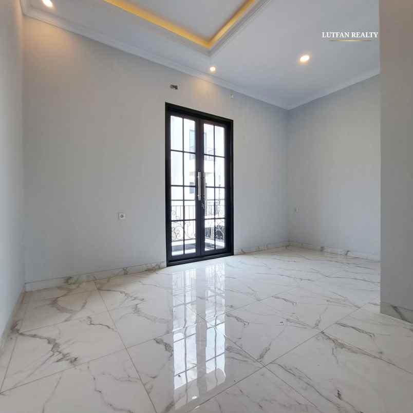 dijual rumah jagakarsa raya