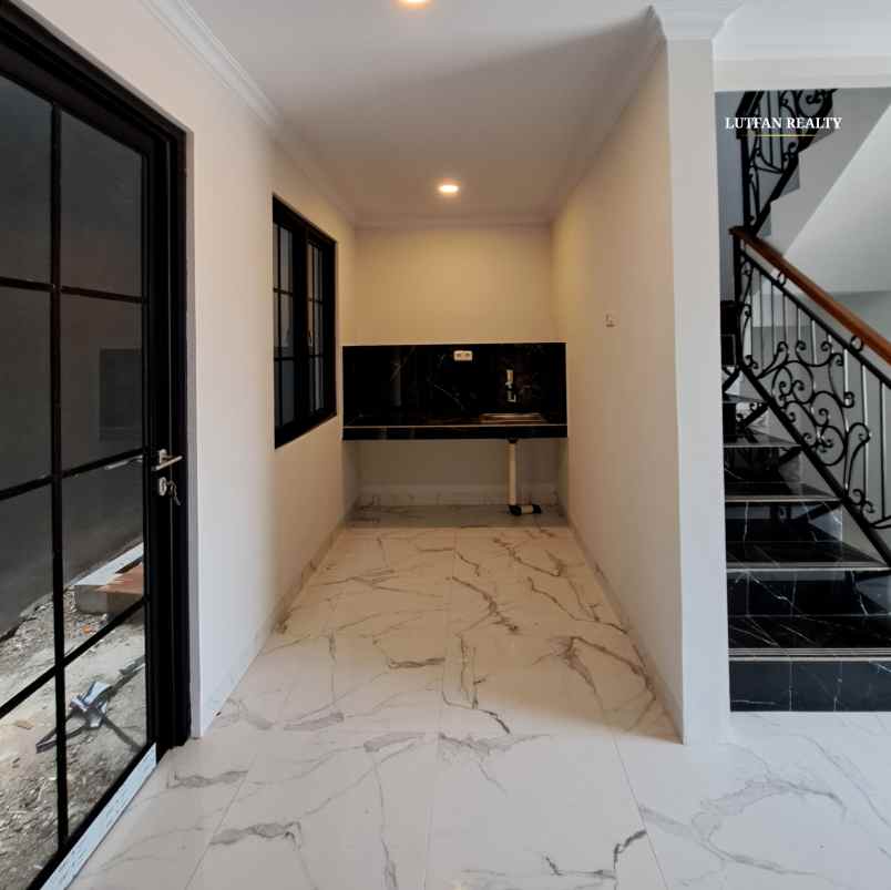 dijual rumah jagakarsa raya