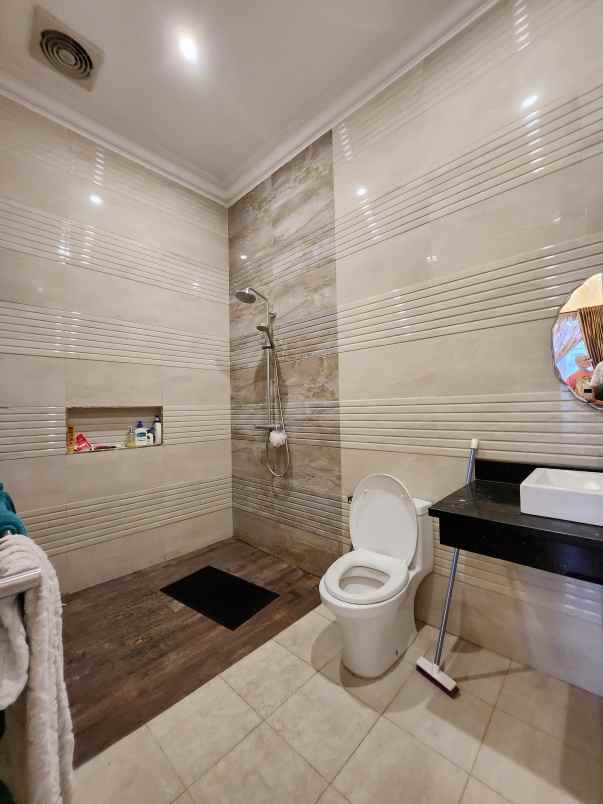 dijual rumah jalan bintang sakti