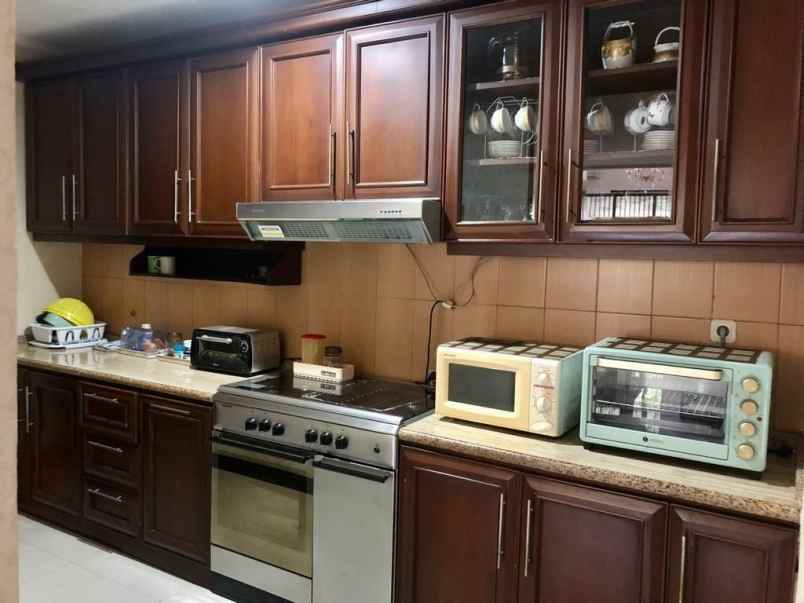 dijual rumah jalan bintaro sektor 3