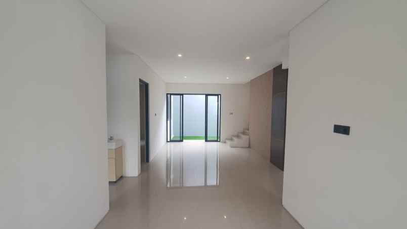 dijual rumah jalan bukit palma